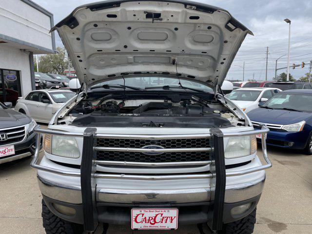 Photo of 2002 Oxford White Ford F-150