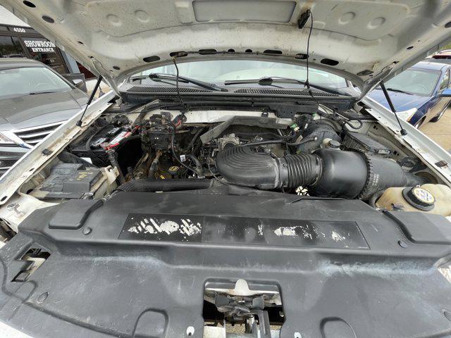 Photo of 2002 Oxford White Ford F-150
