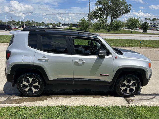 Photo of 2019 Glacier Metallic Clearcoat Jeep Renegade