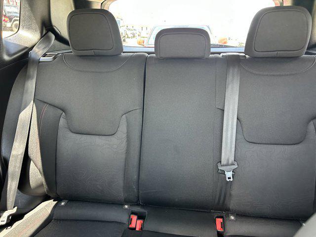 Photo of 2019 Glacier Metallic Clearcoat Jeep Renegade