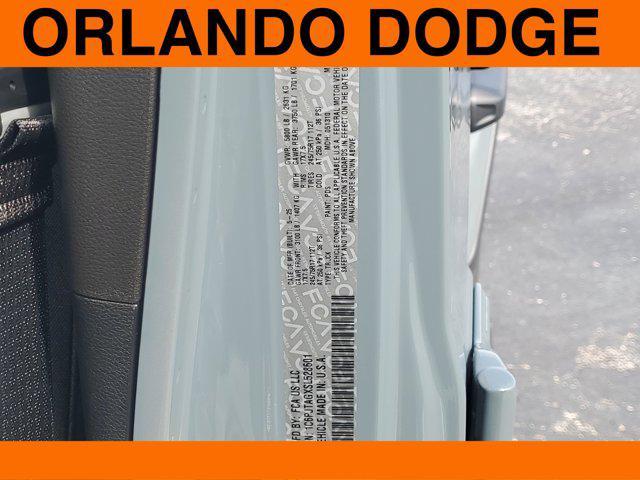 Photo of 2025 Anvil Clearcoat Jeep Gladiator