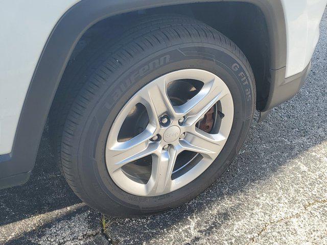 Photo of 2023 Bright White Clearcoat Jeep Compass