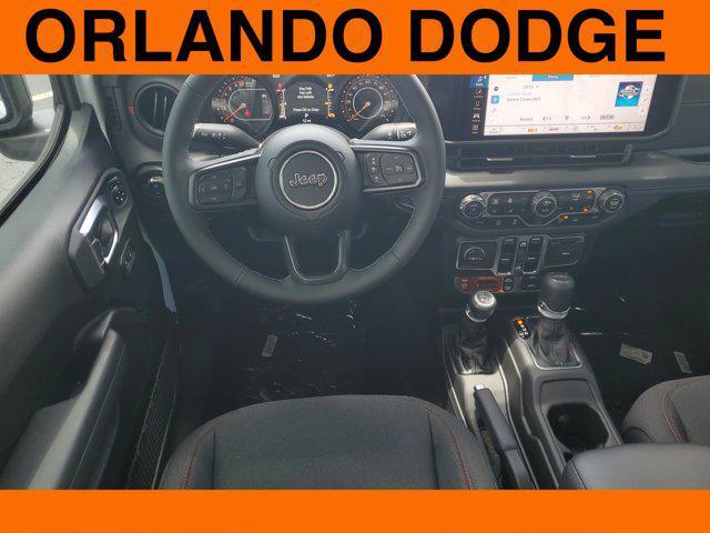 Photo of 2025 Bright White Clearcoat Jeep Gladiator