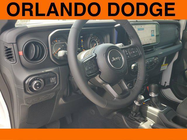 Photo of 2025 Bright White Clearcoat Jeep Gladiator