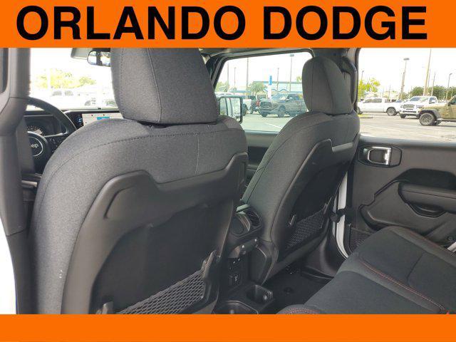 Photo of 2025 Bright White Clearcoat Jeep Gladiator
