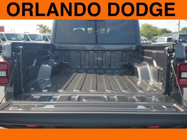 Photo of 2025 Granite Crystal Metallic Clearcoat Jeep Gladiator