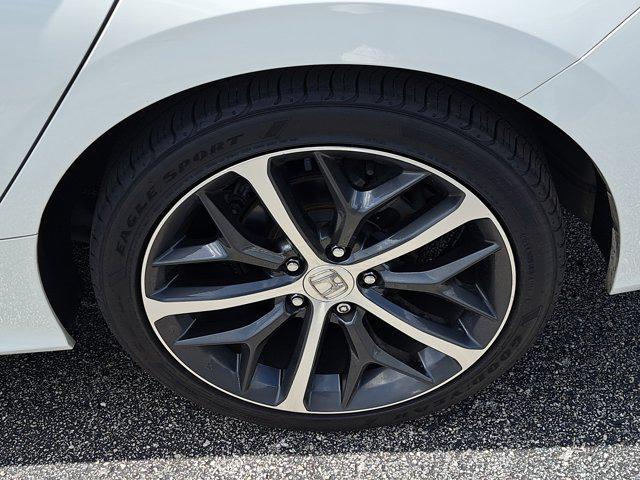 Photo of 2023 Platinum White Pearl Honda Civic