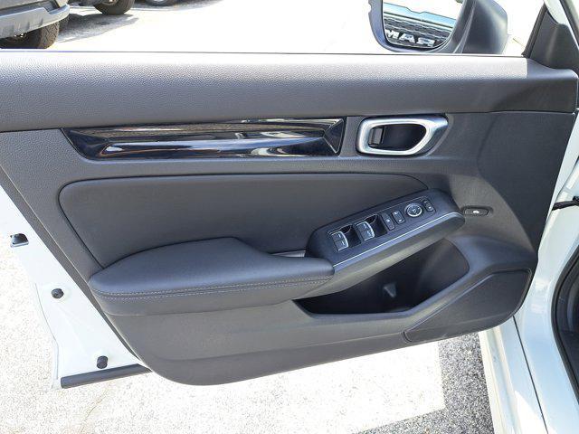Photo of 2023 Platinum White Pearl Honda Civic