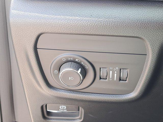 Photo of 2023 Bright White Clearcoat Jeep Grand Cherokee L