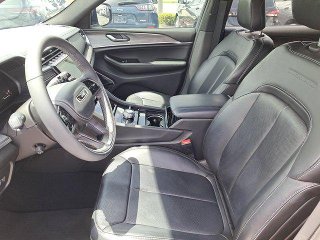 Photo of 2023 Bright White Clearcoat Jeep Grand Cherokee L