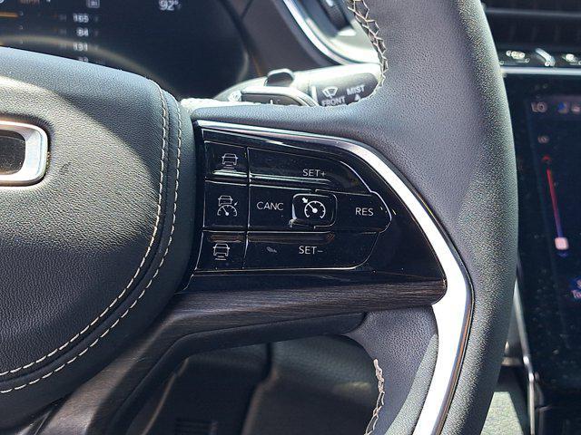 Photo of 2023 Bright White Clearcoat Jeep Grand Cherokee L