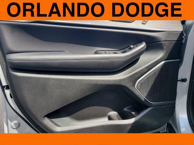 Photo of 2025 Silver Zynith Jeep Grand Cherokee