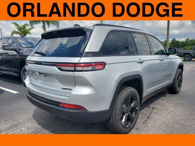 Photo of 2025 Silver Zynith Jeep Grand Cherokee