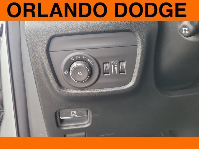 Photo of 2025 Silver Zynith Jeep Grand Cherokee