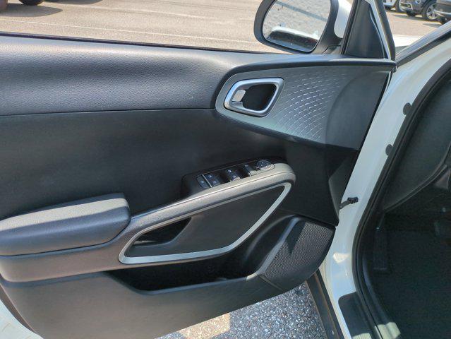 Photo of 2023 Snow White Pearl Kia Soul