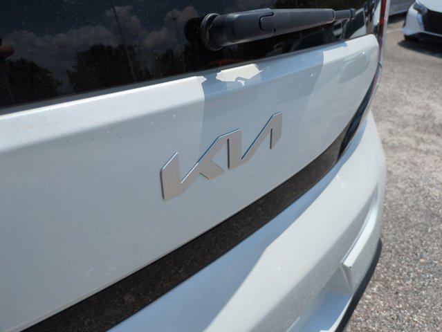 Photo of 2023 Snow White Pearl Kia Soul