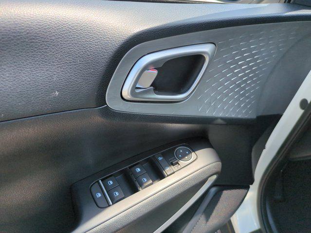Photo of 2023 Snow White Pearl Kia Soul