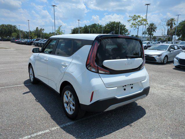 Photo of 2023 Snow White Pearl Kia Soul