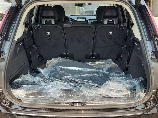 Photo of 2025 Onyx Black Metallic Volvo XC90