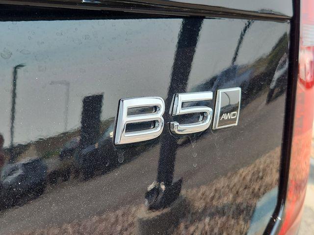 Photo of 2025 Onyx Black Metallic Volvo XC90