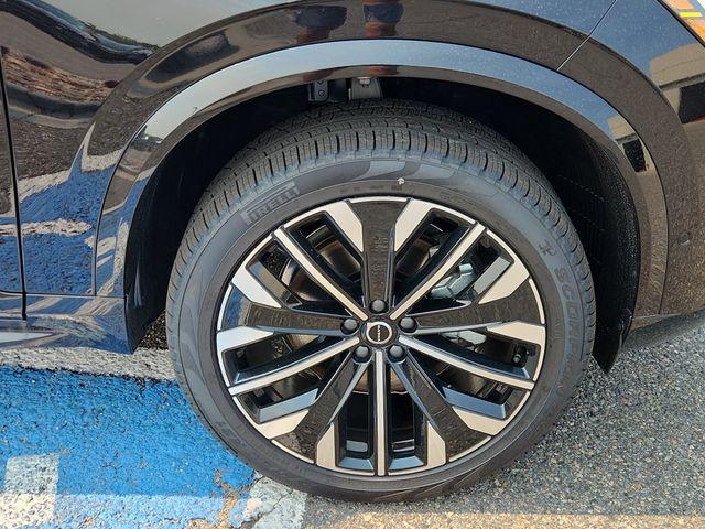 Photo of 2025 Onyx Black Metallic Volvo XC90