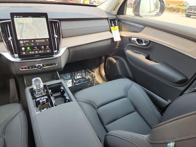 Photo of 2025 Onyx Black Metallic Volvo XC90