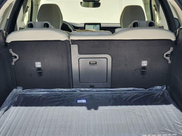 Photo of 2026 Metallic Volvo XC60
