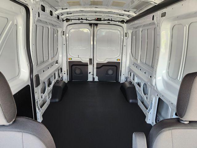 Photo of 2025 Oxford White Ford Transit-350