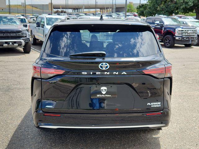 Photo of 2022 Black Toyota Sienna