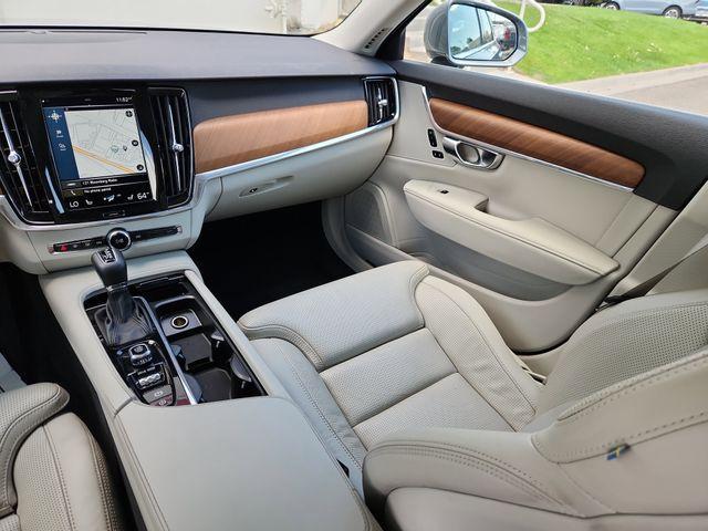 Photo of 2018 Osmium Gray Metallic Volvo V90