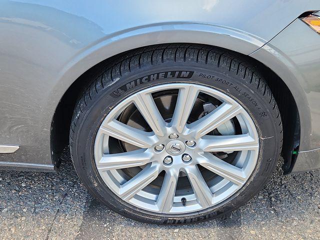 Photo of 2018 Osmium Gray Metallic Volvo V90