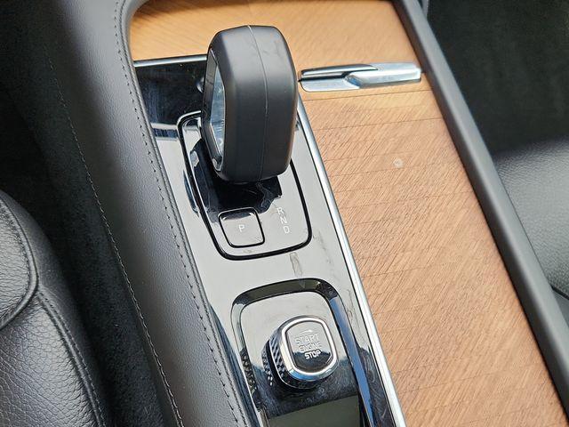 Photo of 2023 Crystal White Metallic Volvo XC90 Recharge Plug-In Hybrid