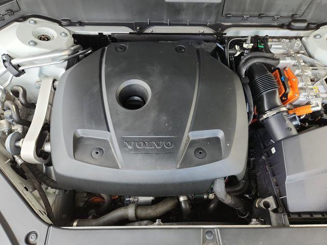 Photo of 2023 Crystal White Metallic Volvo XC90 Recharge Plug-In Hybrid