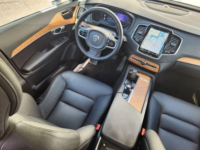 Photo of 2023 Silver Volvo XC90 Recharge Plug-In Hybrid