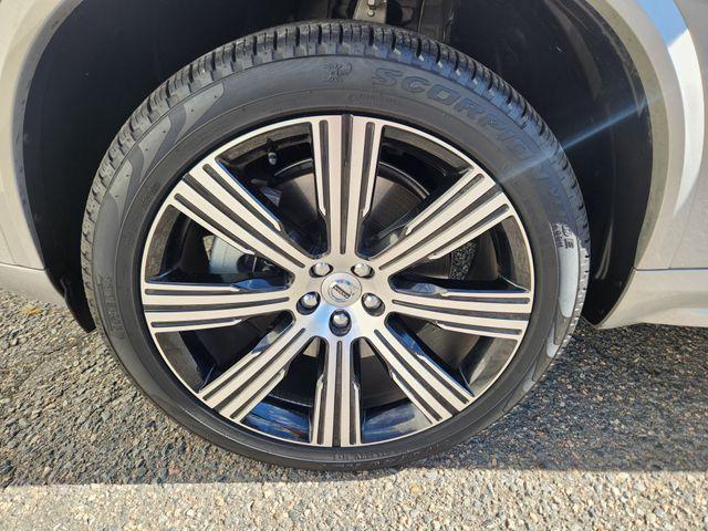 Photo of 2023 Silver Volvo XC90 Recharge Plug-In Hybrid