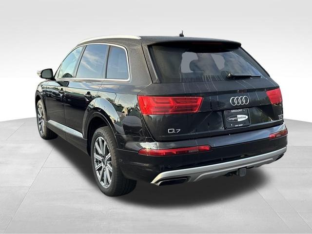 Photo of 2017 Orca Black Metallic Audi Q7