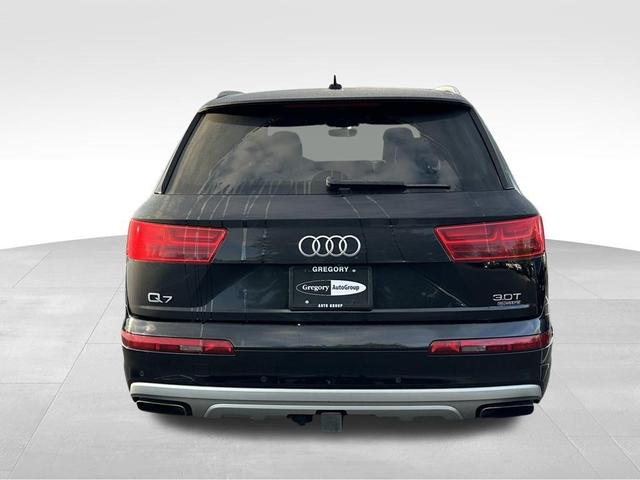 Photo of 2017 Orca Black Metallic Audi Q7