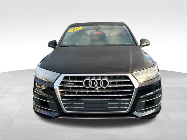 Photo of 2017 Orca Black Metallic Audi Q7