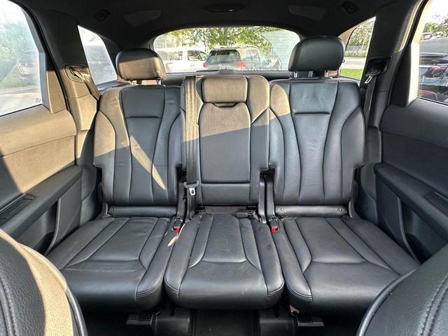 Photo of 2017 Orca Black Metallic Audi Q7