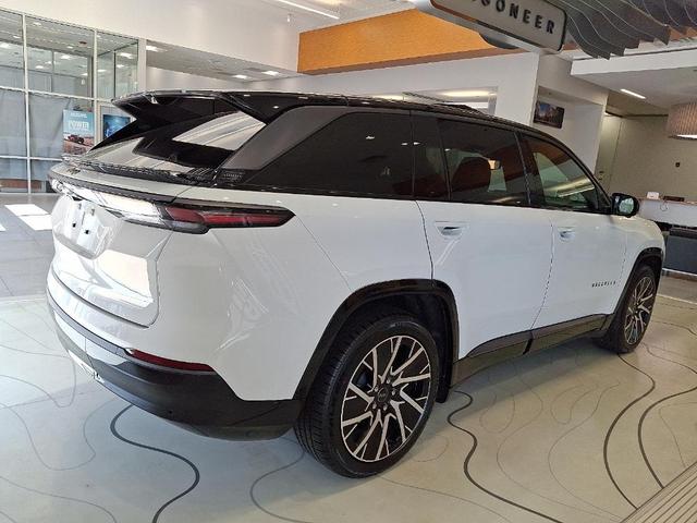 Photo of 2025 Bright White Clearcoat Jeep Wagoneer S