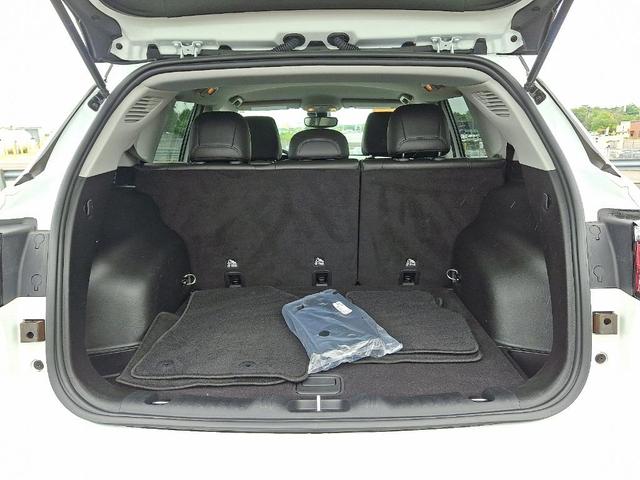 Photo of 2022 Bright White Clearcoat Jeep Compass