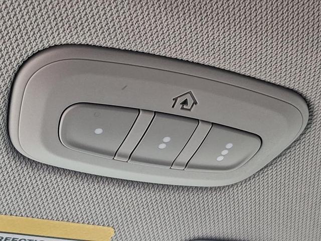 Photo of 2021 Metallic Jeep Grand Cherokee L