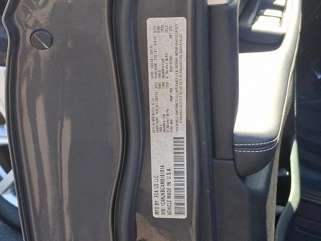 Photo of 2021 Metallic Jeep Grand Cherokee L
