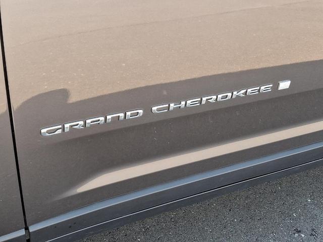 Photo of 2021 Metallic Jeep Grand Cherokee L