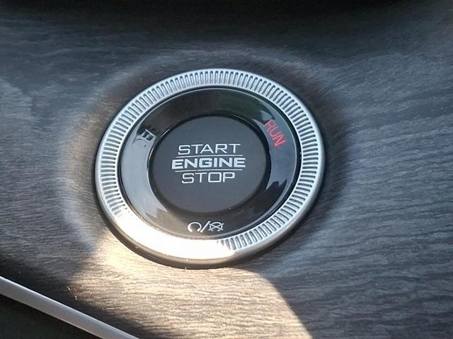 Photo of 2021 Metallic Jeep Grand Cherokee L