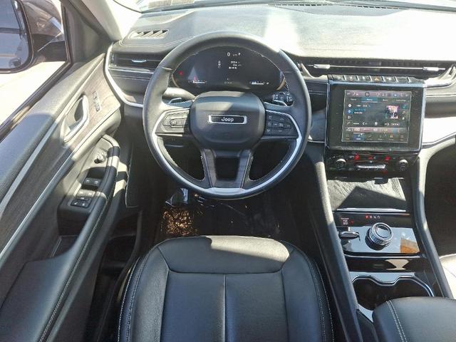 Photo of 2021 Metallic Jeep Grand Cherokee L