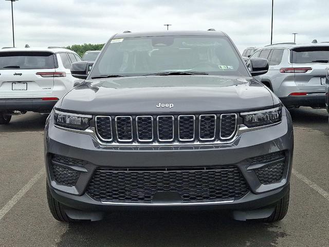 Photo of 2025 Metallic Jeep Grand Cherokee