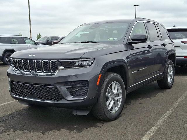 Photo of 2025 Metallic Jeep Grand Cherokee