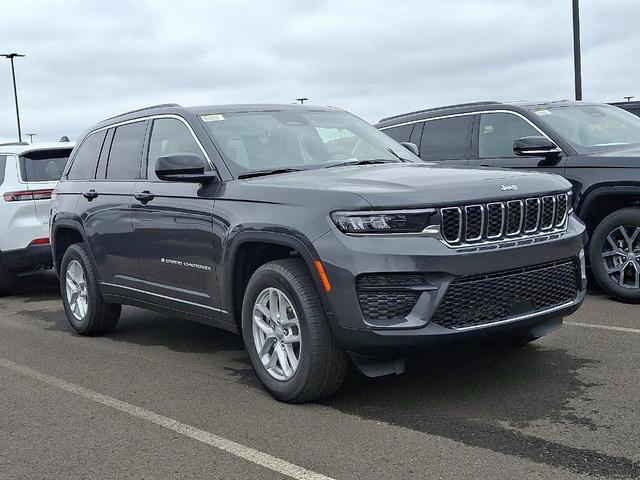 Photo of 2025 Metallic Jeep Grand Cherokee