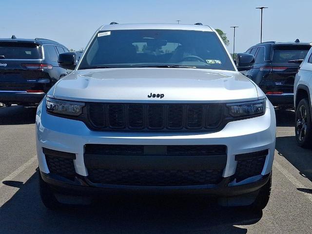 Photo of 2025 Silver Zynith Jeep Grand Cherokee L